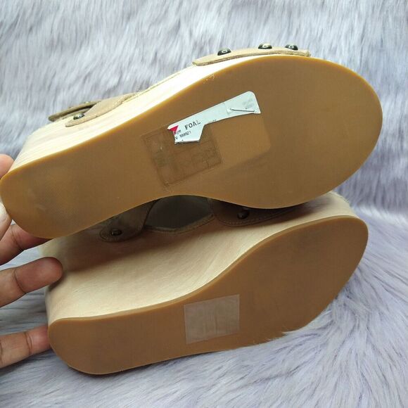 Max Studio Foal Leather Wedge Booties Platform Sandals Womens Size 10 Beige Stud - Picture 8 of 13